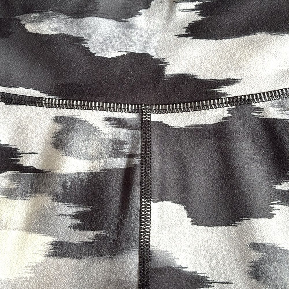 Reebok Leggings Women’s XS Black Gray Camo Stretch Activewear - Picture 4 of 12